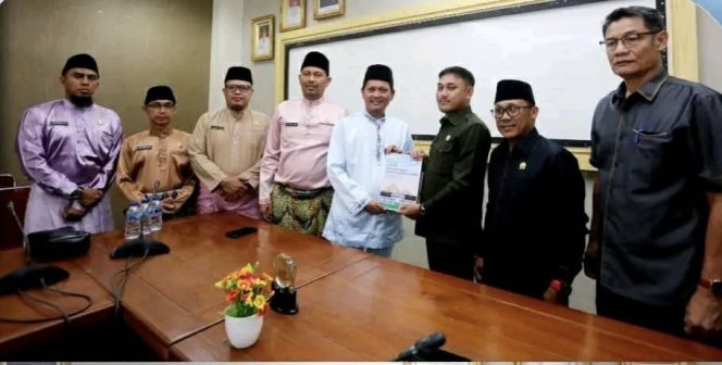 
					Penyerahan dokumen RPJMD dari Wabup Anambas ke Ketua DPRD Anambas.