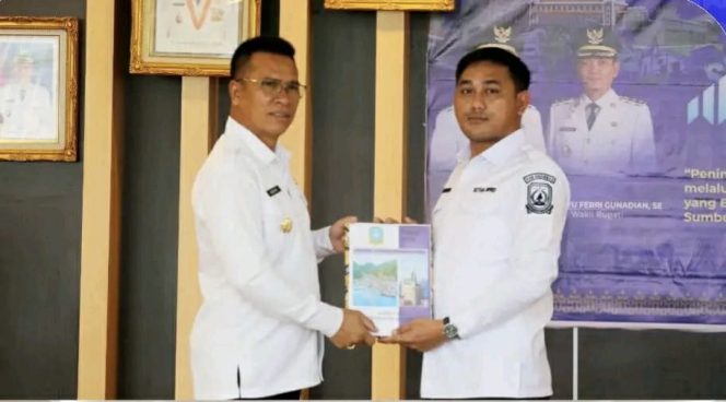 
					Penyerahan Dokumen Musrenbang Dari Bupati Anambas Ke Ketua DPRD Anambas.