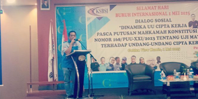 
					perwakilan dari DPC SBSI Federasi Lomenik menyampaikan sambutan dalam acara Dialog Sosial bertema “Dinamika UU Cipta Kerja Pasca Putusan Mahkamah Konstitusi Nomor 168/PUU-XXI/2023” yang digelar di Hotel Golden View, Batam, Kamis (1/5/2025). 