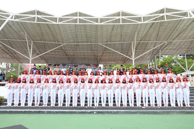 
					Upacara pembukaan Pemusatan Latihan Calon Pasukan Pengibar Bendera Pusaka (Paskibraka) Tingkat Kota Batam Tahun 2025 berlangsung khidmat di Dataran Engku Putri, Kamis (31/7/2025).