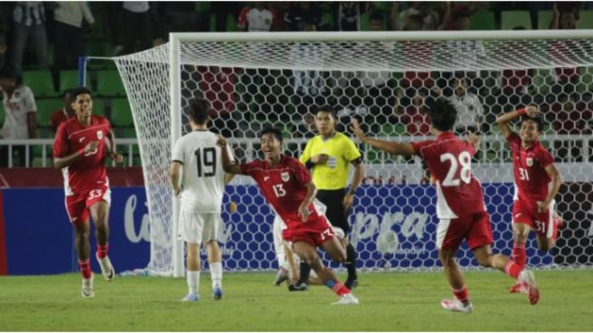
					Dimas Adi Prasetyo merayakan golnya ke gawang Uzbekistan U17. Foto : Ist