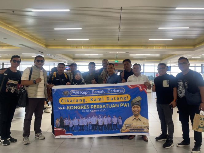 
 Delegasi PWI Kepri yang berangkat menuju Kongres di Jakarta. Foto : Ist