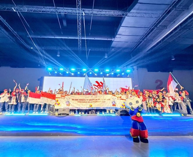 
					Delegasi Indonesia berpose bersama usai meraih 28 medali pada ajang The 14th WorldSkills ASEAN Competition 2025 di Manila, Filipina, 30 Agustus 2025. Indonesia juga resmi ditunjuk sebagai tuan rumah penyelenggaraan WorldSkills ASEAN 2027. Sumber Foto: Kemenaker.go.id