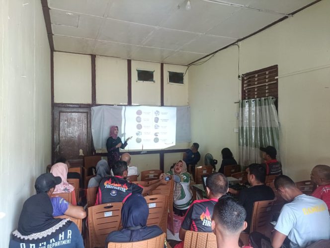 
					Sejumlah anggota Damkarmat Anambas mengikuti pelatihan dasar penanganan pertolongan pertama pada kecelakaan kerja di Pos Sektor Siantan, Jumat (19/9), Sumber Foto: Ist. 