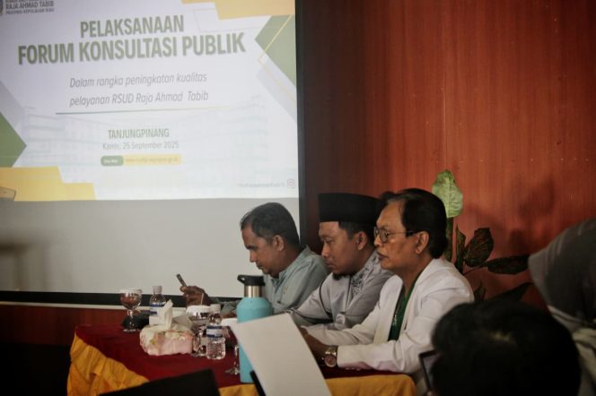
					Suasana pelaksanaan Forum Konsultasi Publik RSUD Raja Ahmad Tabib Tahun 2025 di Aula Lantai IV, Tanjungpinang, Kamis (25/9). 