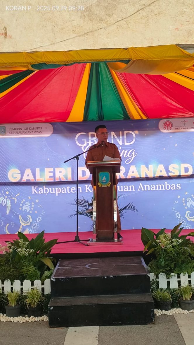 
					Bupati Anambas, Aneng saat menyampaikan kata sambutan, Senin (29/9). 