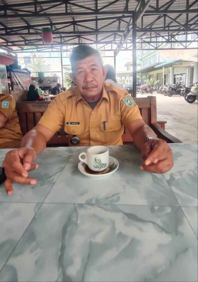 
					Kepala Desa Nyamuk, Adnan saat diwawancara, Senin (29/7). 