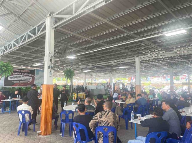 
 Suasana Diskusi Terbuka GEBER-KEPRI soal transparansi aset pemerintah di A8 Pinang Harmoni Square, Tanjungpinang, Sabtu (20/9).