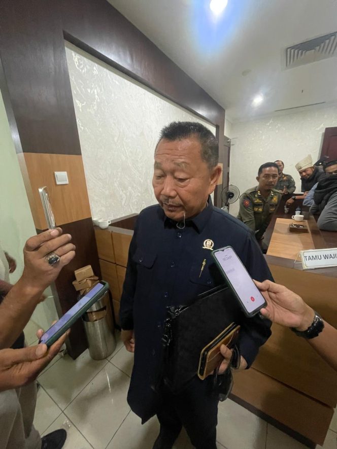
					Anggota DPRD Kepri, Bobby Jayanto saat di wawancara awak media, Senin (6/10). 