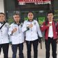 DPP SPB-I bersama Yafita Gea (Kanan), saat menghadiri panggilan mediasi dari Disnaker Batam, Senin (6/10). Foto : Ist