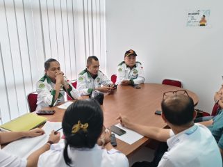 Suasana mediasi kedua antara PT Indomarco Adi Prima bersama SPB-I di ruang mediasi Disnaker kota Batam, Rabu (15/10). Foto : Ist