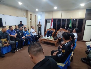 Walikota Batam, Amsakar Achmad, saat menerima perwakilan ADOB untuk beraudiensi saat berunjuk rasa pada tanggal 17 September 2025 lalu. Foto : Wins