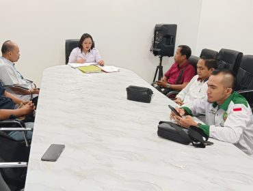Perundingan ketiga yang berlangsung 29 Oktober 2025, Serikat pekerja dan mediator resmi memprotes aturan Perjanjian Kerja Bersama (PKB) perusahaan yang dinilai bertentangan dengan peraturan perundang-undangan ketenagakerjaan. Foto : Wins