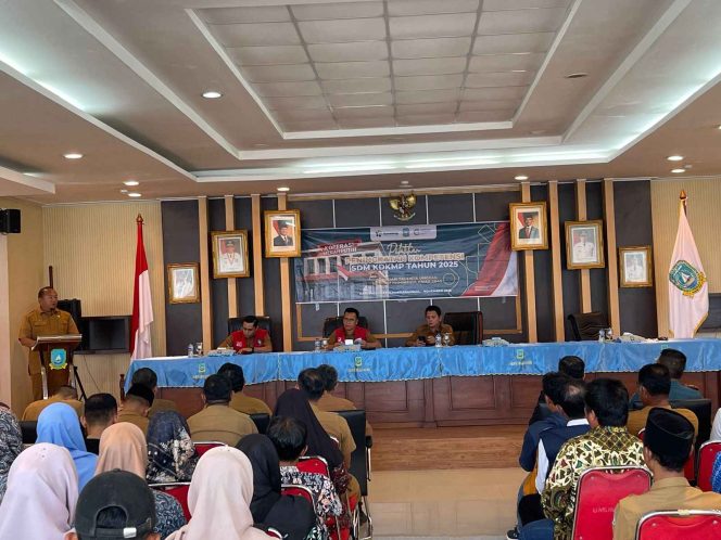 
					Bupati Kepulauan Anambas, Aneng, membuka secara resmi Pelatihan Peningkatan Kompetensi SDM dan Pengembangan Usaha bagi SDM Koperasi Desa/Kelurahan Merah Putih Kabupaten Kepulauan Anambas di Aula Prof. Muhammad Zein, Kantor Bupati Anambas, Senin (3/11) 