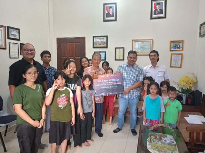 
					Pelindo Cabang Tanjungpinang menyerahkan santunan Pelindo Day 2025 kepada anak-anak Panti Asuhan Anugerah, Tanjungpinang, Kamis (20/11). 