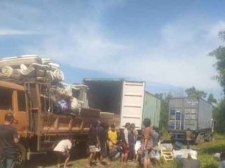 Kontainer berisi balpres yang diamankan di Sagulung, Batam, Sabtu (9/11). Sumber Foto: Istimewa. 