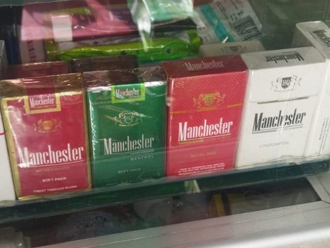 
					Sejumlah bungkus rokok bermerek Manchester tanpa pita cukai yang diduga beredar di warung-warung kecil di Kota Batam, Senin(8/12). Sumber Foto:Istimewa.