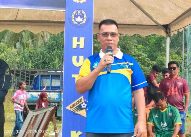 
					Bupati Kepulauan Anambas, Aneng, menutup secara resmi Turnamen Sepak Bola HUT Desa Matak ke-15 dan Karang Taruna Intan Mulia ke-14 Tahun 2025 di Desa Matak, Kecamatan Kute Siantan, Minggu (7/12). 