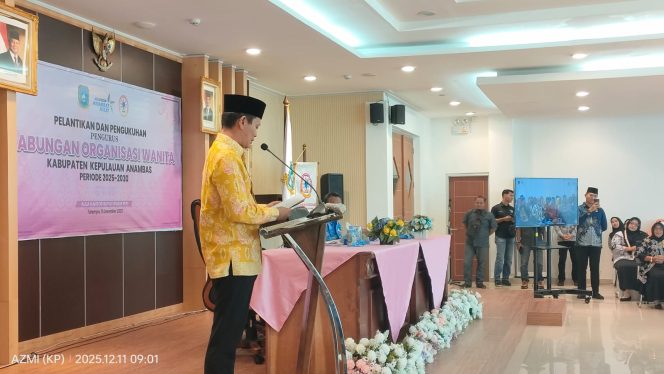 
					Wakil Bupati Kepulauan Anambas, Raja Bayu Febri Gunadian, saat menyampaikan sambutan pada pelantikan pengurus GOW periode 2025–2030, Kamis(11/12). 