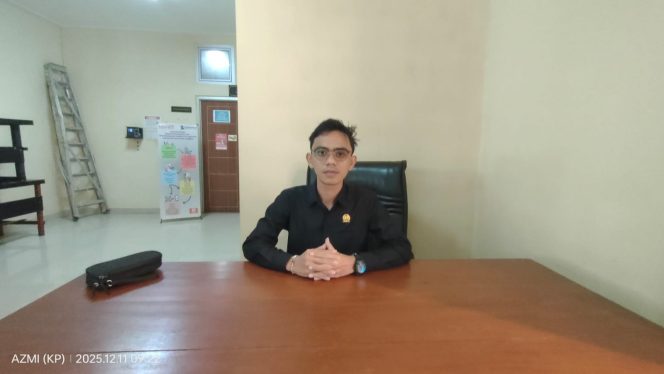 
					Wakil Ketua Komisi I DPRD Kepulauan Anambas, Hino Faisal, saat memberikan keterangan kepada media, Kamis(11/12). 