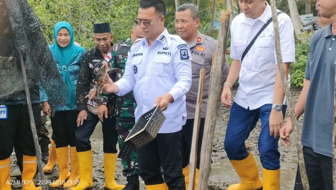 
					Bupati Kepulauan Anambas, Aneng, meninjau langsung program pengembangan masyarakat budidaya kepiting di Desa Langir, sekaligus berdialog dengan kelompok pembudidaya terkait penguatan produksi, pemasaran, dan dukungan berkelanjutan bagi UMKM lokal, Kamis (18/12). 