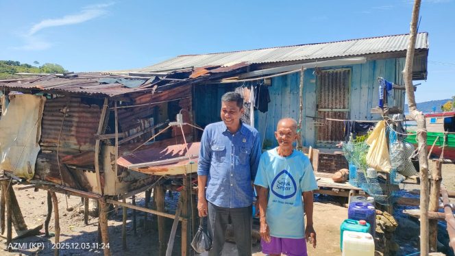 
					Ketua Komisi III DPRD Kepulauan Anambas, Adnan, saat meninjau langsung salah satu rumah warga yang kondisinya memprihatinkan dan dihuni lebih dari satu kepala keluarga. Temuan ini menjadi perhatian DPRD untuk didorong mendapatkan bantuan program perumahan dari pemerintah daerah, Jum'at (2/1). 