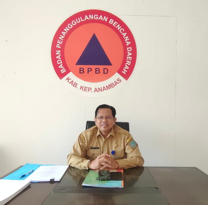 
					Kepala BPBD Kabupaten Kepulauan Anambas, Rovaniyadi, menyampaikan hasil evaluasi pemantauan banjir rob di sejumlah titik rawan serta langkah antisipasi penanganan ke depan, Senin (5/1/2026).