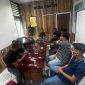 Kepala Kejaksaan Negeri Kepulauan Anambas bersilaturahmi dan berpamitan dengan insan pers di Media Center Tarempa, Kamis (15/1/2026), menjelang kepindahan tugas ke Kejaksaan Negeri Gunungkidul, Daerah Istimewa Yogyakarta. Pertemuan berlangsung dalam suasana akrab dan penuh kehangatan.