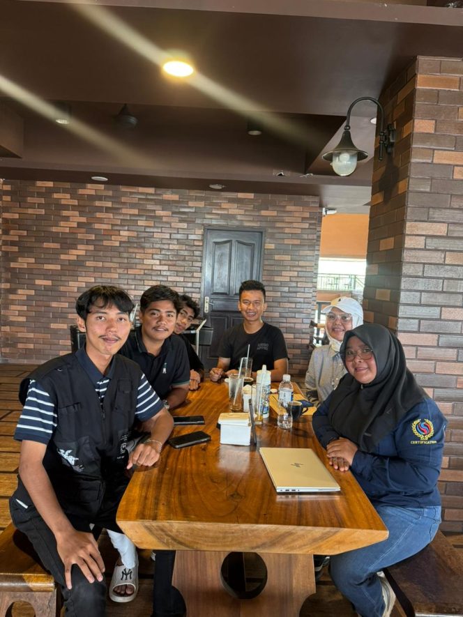 
					PT Asperindo Dutta Service dan IMKL menggelar dialog klarifikasi isu gaji pekerja outsourcing di Lingga, Selasa (27/1/2026).