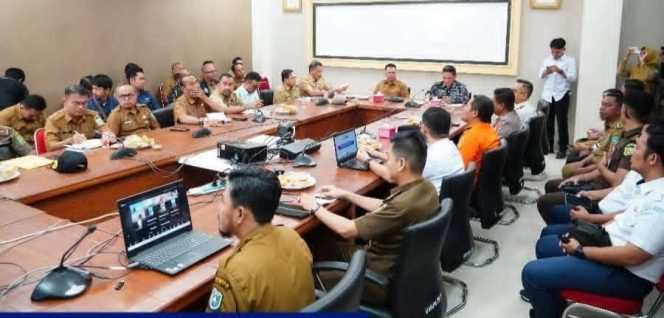 
					Bupati Kepulauan Anambas Aneng memimpin Rapat Koordinasi Kesiapsiagaan Penanggulangan Bencana Kekeringan serta Kebakaran Hutan dan Lahan Tahun 2026 di Ruang Rapat Lantai II Kantor Bupati Kepulauan Anambas, Pasir Peti, Selasa (27/1/2026).