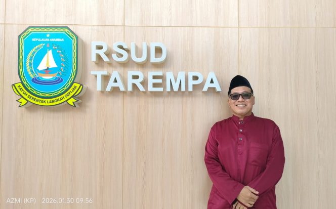 
					Direktur RSUD Tarempa, drg. Sofwan Fuadi, memberikan keterangan terkait kesiapan operasional Gedung RSUD Tipe C Anambas di RSUD Tarempa, Jumat (30/1/2026).
