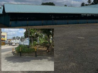 Deretan los Pasar Relokasi Puan Ramah di Km 7 Tanjungpinang yang sempat digunakan pedagang, kini terlihat kosong dan tak terawat. Pembangunan pasar ini tengah diproses dalam penyidikan dugaan korupsi, sembari menunggu hasil perhitungan kerugian negara, Rabu (11/2). 