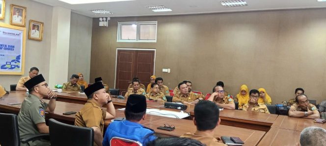 
					Bupati Kepulauan Anambas, Aneng, saat membuka Sosialisasi Implementasi Manajemen Talenta dan Document Management System (DMS) di lingkungan Pemerintah Kabupaten Kepulauan Anambas, Selasa (3/3/2026), di Ruang Rapat Lantai 2 Kantor Bupati.