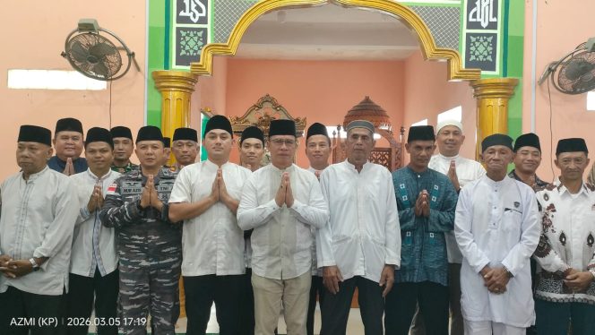 
					Bupati Kepulauan Anambas Aneng menghadiri Safari Ramadan dan buka puasa bersama masyarakat di Desa Teluk Sunting, Kecamatan Siantan Tengah, Kamis (5/3/2026).