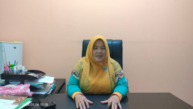 
					Sekretaris Kecamatan Siantan, Badariyah Anggerini, memberikan keterangan kepada awak media di ruang kerjanya terkait upaya pemerintah kecamatan dalam menekan angka stunting di wilayah Kecamatan Siantan, Kabupaten Kepulauan Anambas, Jumat (6/3/2026).