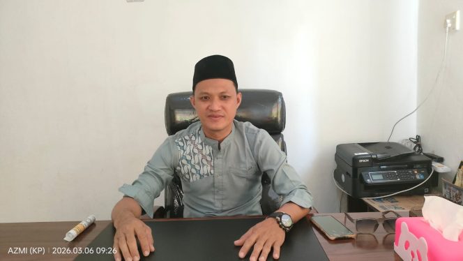 
					Kepala Desa Sri Tanjung, Penglek, memberikan keterangan kepada media Gennews.id di ruang kerjanya, Jumat (6/3/2026), terkait strategi Pemerintah Desa Sri Tanjung dalam menekan angka stunting melalui penguatan Posyandu, pemberian makanan tambahan bergizi, serta peran aktif kader kesehatan desa. 