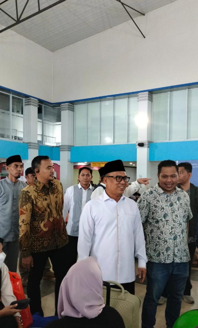 
					Wakil Gubernur Kepri Nyanyang Haris Pratamura bersama jajaran KSOP, Dishub, dan Pelindo Multi Terminal meninjau kesiapan layanan dan fasilitas di Pelabuhan Sri Bintan Pura Tanjungpinang menjelang arus mudik Lebaran 2026.