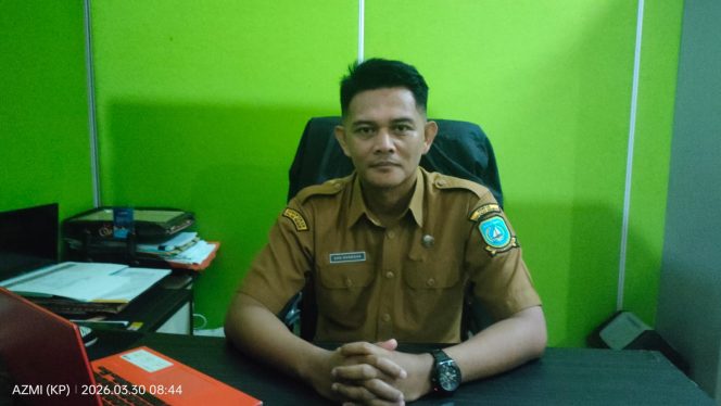 
					Aan Nugraha, Kepala Bidang Pengadaan, Pemberhentian, dan Informasi BKPSDM Kabupaten Kepulauan Anambas, saat ditemui di ruang kerjanya, Senin (30/3/2026). Ia menyebut pihaknya belum dapat berkomentar terkait isu P3K karena masih menunggu arahan pimpinan.