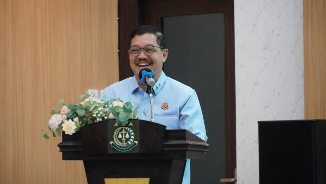 
					Kepala Kejaksaan Tinggi Kepulauan Riau, J. Devy Sudarso, menyampaikan sambutan saat penandatanganan perjanjian kerja sama antara Kejati Kepri, Kanwil BPN, dan Kanwil Kemenag Provinsi Kepulauan Riau di Aula Sasana Baharuddin Lopa, Tanjungpinang, Kamis (2/4/2026).