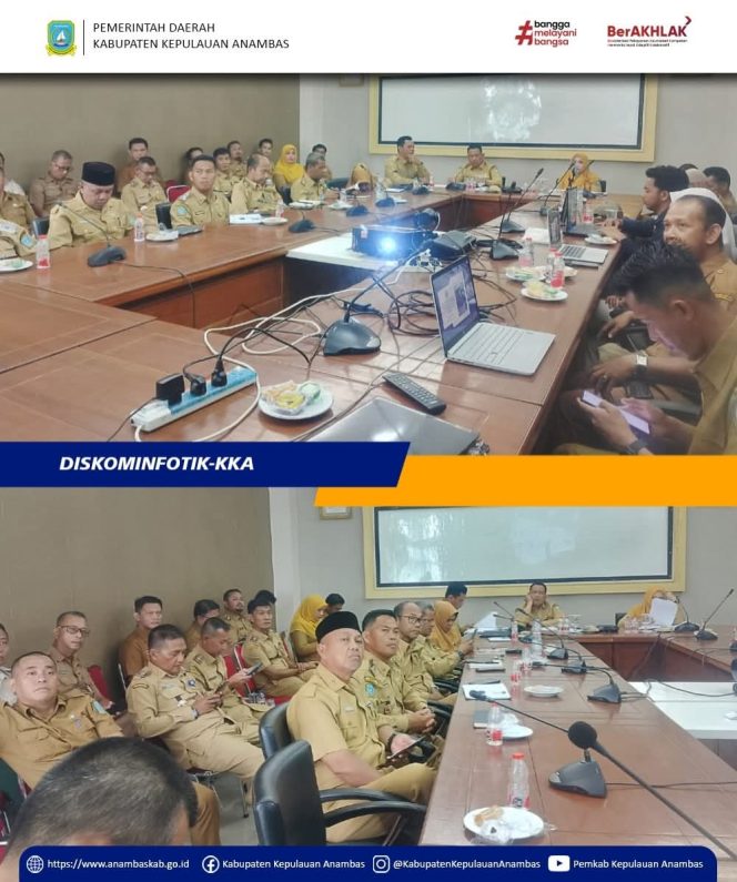 
					Sekretaris Daerah Kabupaten Kepulauan Anambas, Sahtiar, S.H., M.M., memimpin rapat penyusunan roadmap Komunikasi, Informasi, dan Edukasi (KIE) pengelolaan sampah serta pembahasan sanksi administratif bersama perangkat daerah di Ruang Rapat Media Center Kantor Bupati Kepulauan Anambas, Senin (27/4/2026).