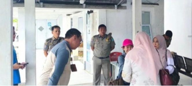 
					Ketua Komisi I DPRD Kabupaten Kepulauan Anambas, Hj. Tety, saat turun ke RSUD Palmatak, Sabtu (18/4). Sumber Foto:ig@Rsudpalmatak