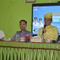 Wakil Bupati Kepulauan Anambas Raja Bayu Febri Gunadian, S.E menyampaikan sambutan Menteri Pendidikan Dasar dan Menengah Republik Indonesia di aula kegiatan usai Upacara Peringatan Hari Pendidikan Nasional (Hardiknas) Tahun 2026 di Kecamatan Siantan Timur, Sabtu (2/5/2026).