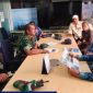 Sekretaris Daerah Kabupaten Kepulauan Anambas, Sahtiar, S.H., M.M., bersama jajaran TNI dan Pemerintah Daerah saat mengikuti rapat koordinasi dan peninjauan rangkaian kegiatan TMMD ke-128 di Kabupaten Kepulauan Anambas, Kamis (7/5/2026).