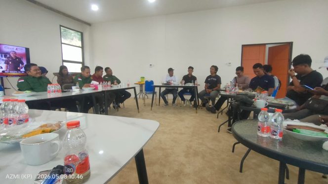 
					Suasana diskusi dan silaturahmi antara Kejari Kepulauan Anambas bersama rekan-rekan media, Jumat (8/5/2026).