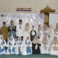 Wakil Bupati Kepulauan Anambas, Raja Bayu Febri Gunadian, S.E berfoto bersama pengurus Wanita Islam Kabupaten Kepulauan Anambas, penceramah Ustadz M. Toyyib, serta jamaah usai kegiatan Safari Dakwah di Masjid Agung Baitul Ma’mur Kabupaten Kepulauan Anambas, Jumat (8/5/2026).