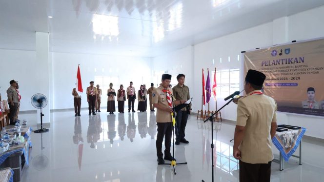 
					Wakil Bupati Kepulauan Anambas, Raja Bayu Febri Gunadian, melantik Pengurus Majelis Pembimbing Ranting, Pengurus Kwartir Ranting dan Lembaga Pemeriksa Keuangan (LPK) Kwartir Ranting Gerakan Pramuka Siantan Tengah masa bakti 2026-2029 di SMK Negeri 2 Anambas, Dusun Muntai, Desa Teluk Siantan, Senin (11/5/2026).