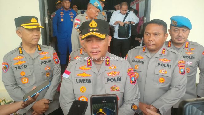 
					Kapolda Kepulauan Riau, Asep Safrudin didampingi jajaran pejabat utama Polda Kepri saat memberikan keterangan kepada awak media usai kunjungan kerja di Polres Kepulauan Anambas, Kamis (14/5/2026).
