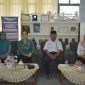 Ketua TP PKK Kabupaten Kepulauan Anambas Ny. Sinta Aneng bersama Kepala Dinas Perpustakaan dan Arsip Daerah (DispusiPDA) Rusmanda A., S.Sos, serta jajaran saat kegiatan penandatanganan Perjanjian Kerja Sama (PKS) dalam upaya memperkuat budaya literasi di Kabupaten Kepulauan Anambas, Rabu (13/5/2026).