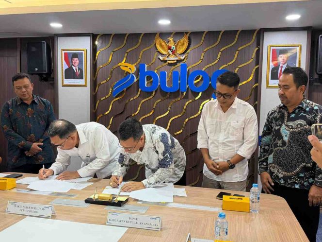 
					Penandatanganan Naskah Perjanjian Hibah Daerah (NPHD) antara Pemerintah Kabupaten Kepulauan Anambas dan Perum Bulog di Jakarta, Senin (18/5/2026), sebagai upaya memperkuat ketahanan dan distribusi pangan di wilayah kepulauan. (sumber foto:prokompim Anambas). 
