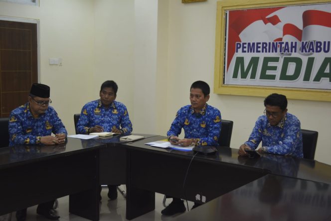 
					Wakil Bupati Kepulauan Anambas, Raja Bayu Febri Gunadian, S.E mengikuti Rapat Pemantapan Data Usulan Pembangunan Kampung Nelayan Merah Putih (KNMP) Tahun 2026 bersama Gubernur Kepulauan Riau secara daring di ruang rapat Pemkab Kepulauan Anambas, Senin (18/5/2026).
